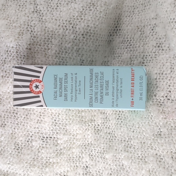 First Aid Beauty Facial Radiance Niacinamide Dark Spot Serum, 30ml/1.0f oz - Picture 12 of 16
